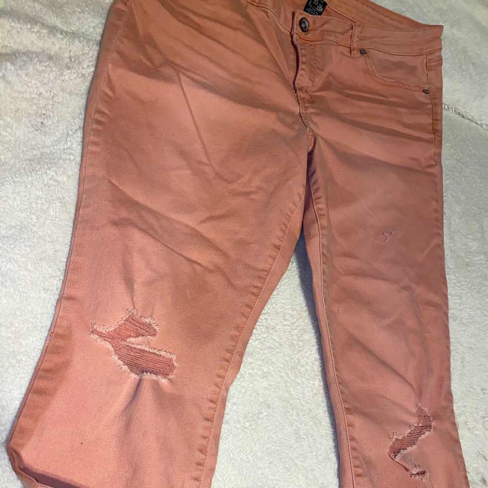 Pink ripped jeans 💗